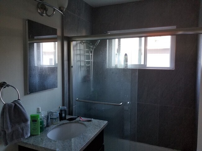 Building Photo - 838 Fremont St