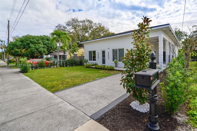 Building Photo - 635 SW 9th St