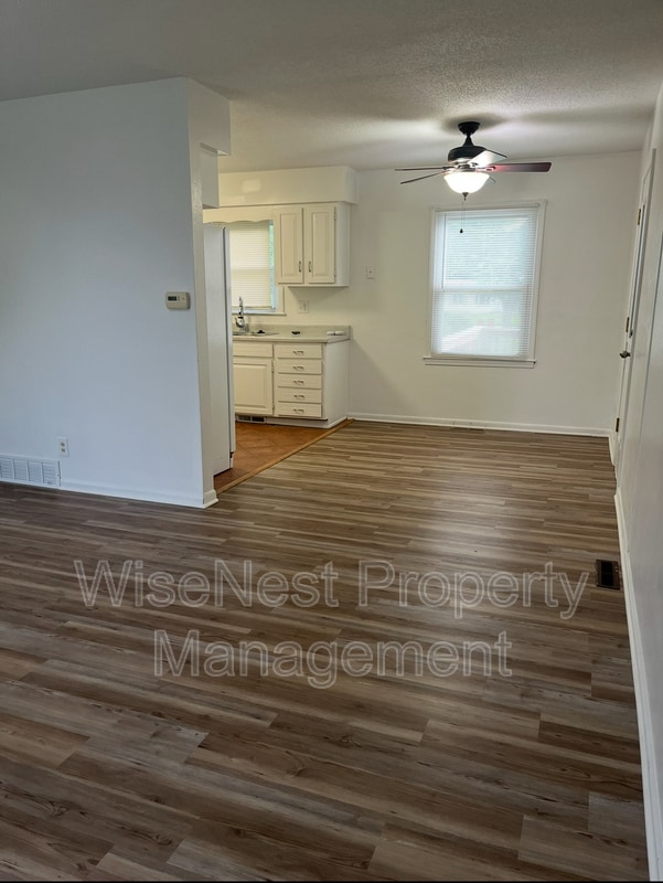 Building Photo - 805 W 39 St N