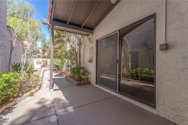 Building Photo - 2204 Plaza Del Robles