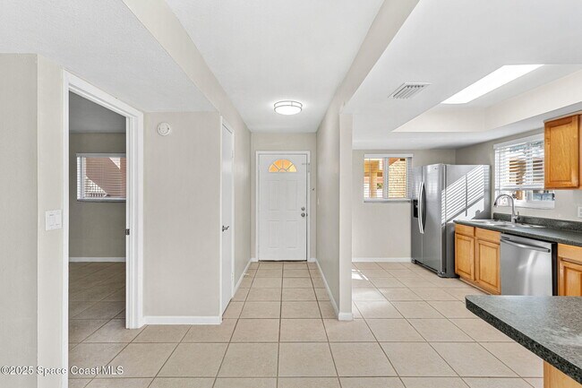 Building Photo - 8000 Ridgewood Ave