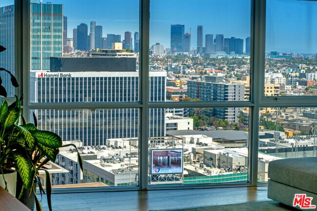 Building Photo - 3785 Wilshire Blvd