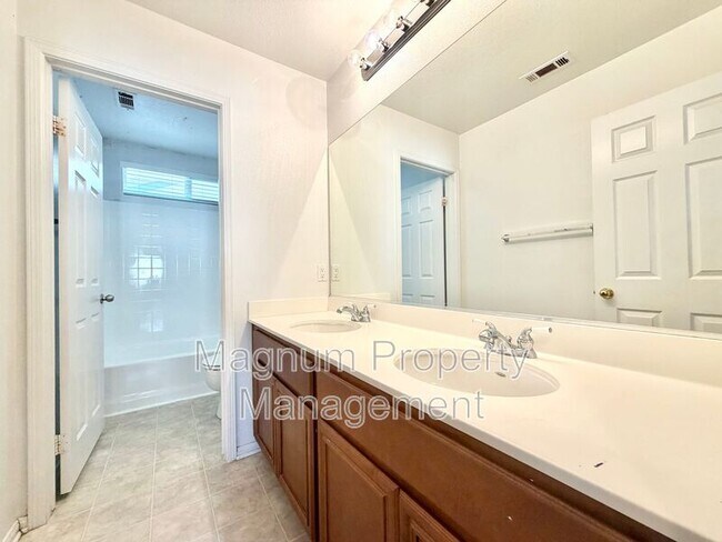 Building Photo - 29751 Maxmillian Ave