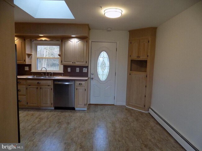 Building Photo - 3168 Middle Creek Rd