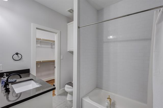 Building Photo - 9415 Thornberry Ln