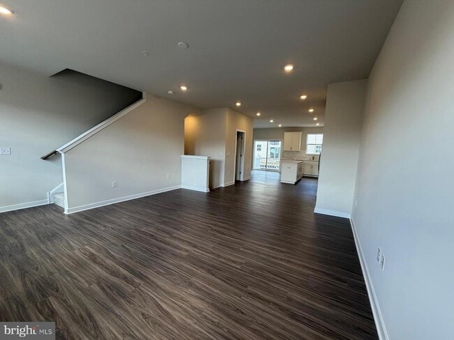 Building Photo - 33 E Front St