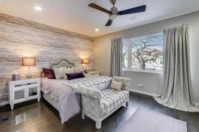 Building Photo - 1632 W Ohio St