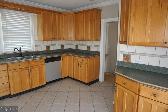 Building Photo - 3232 Ridge Pike