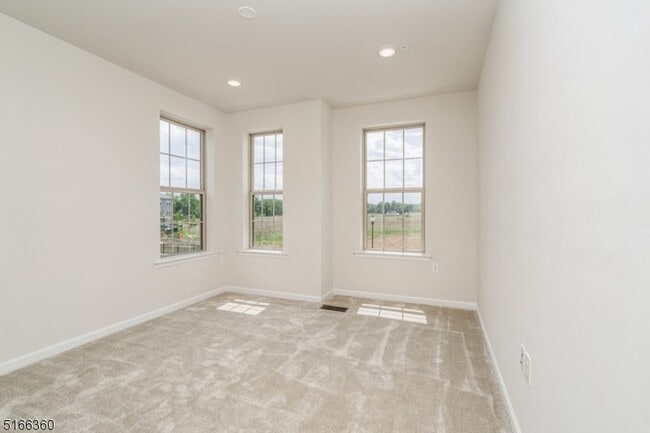 Building Photo - 43 S Davenport St