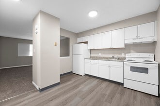 Building Photo - Cedar Court Apartments