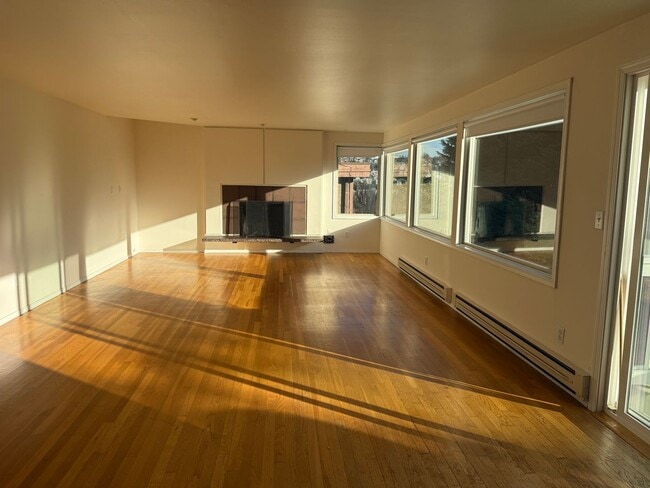 Building Photo - GOEL GUPTA