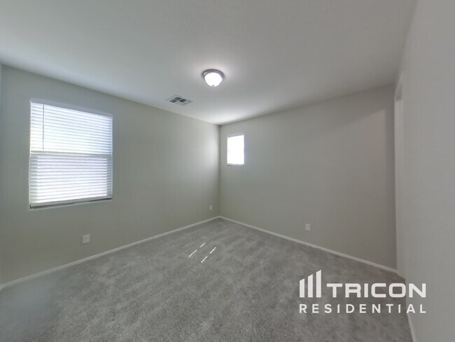 Building Photo - 12226 W Chase Ln