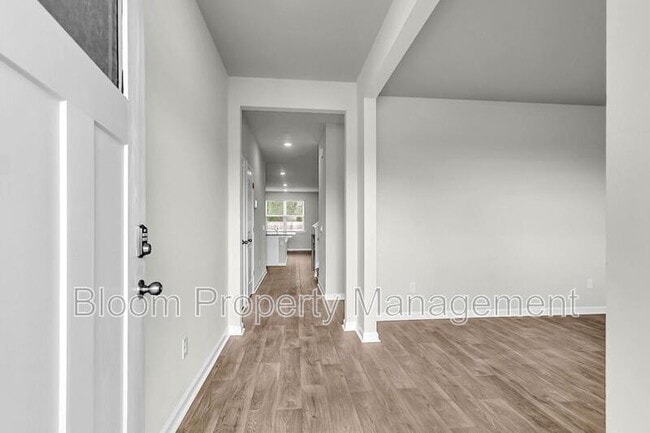 Building Photo - 205 Maple Hl Dr