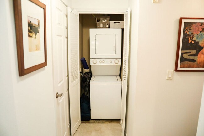 Building Photo - 2419 Fifth Ave