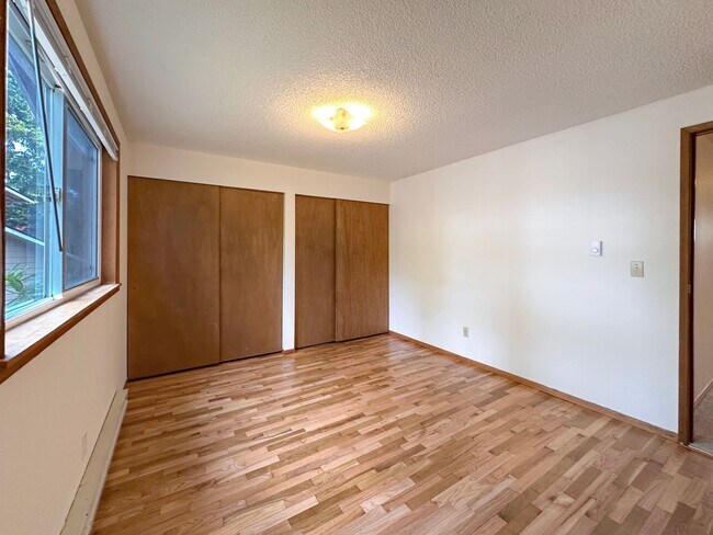 Building Photo - 3bd/1ba Redmond Home