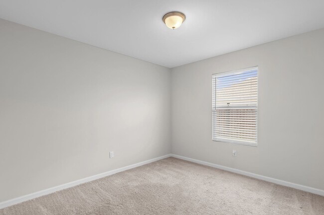 Building Photo - Beautiful 4/2 home with NEW fenced yard