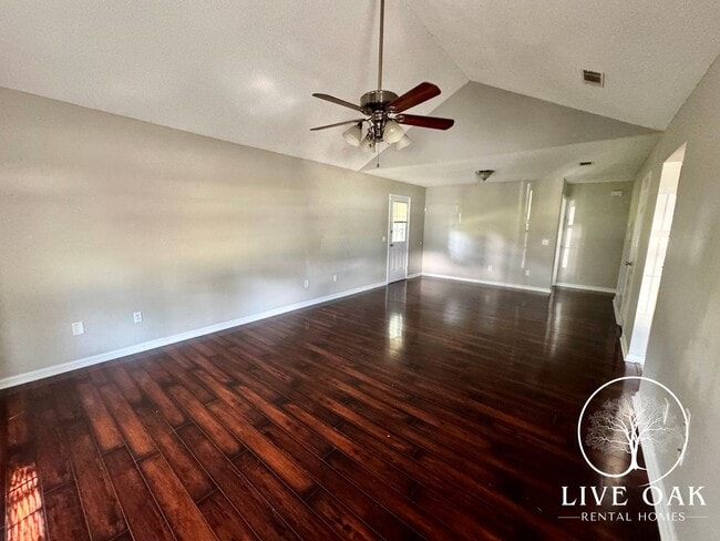 Building Photo - 220 Jamey Ln