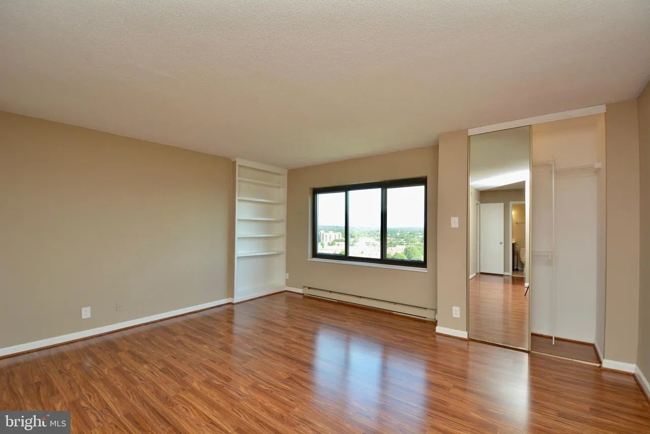 Building Photo - 307 Yoakum Pkwy