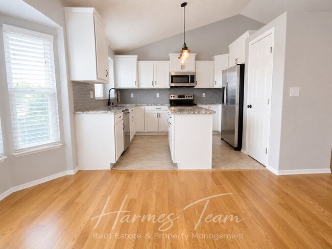 Building Photo - 5960 Grapevine Dr