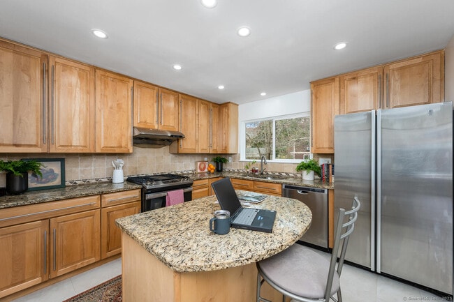 Building Photo - 14 Amherst Rd