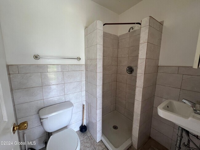 Building Photo - 313 Chiswell Rd