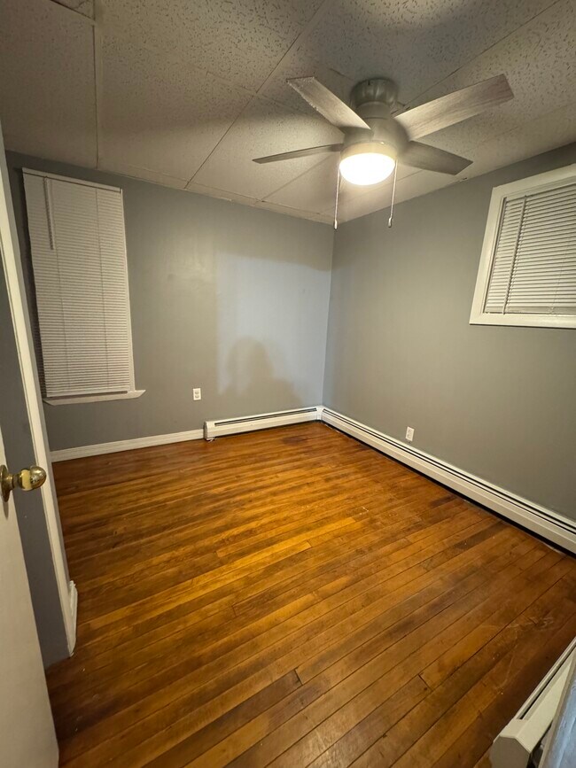 Building Photo - 133 Pleasant St