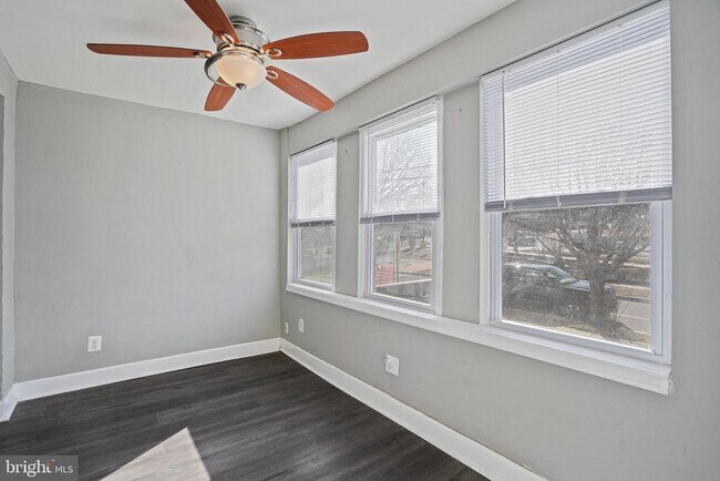 Building Photo - 207 Kennedy St NW