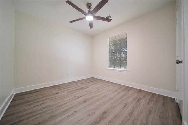 Building Photo - 5303 Bay Pines Dr