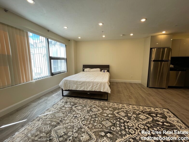 Building Photo - 1028 Commonwealth Ave