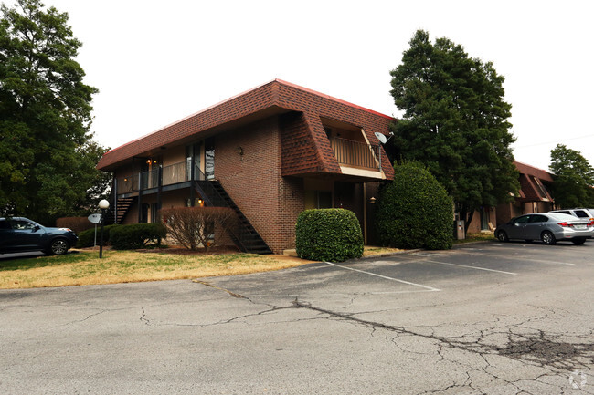 Primary Photo - Green Hills Manor Apartments