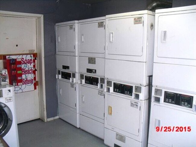 Building Photo - Oakwood Village Apartments