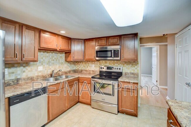 Building Photo - 700 Alder Cir