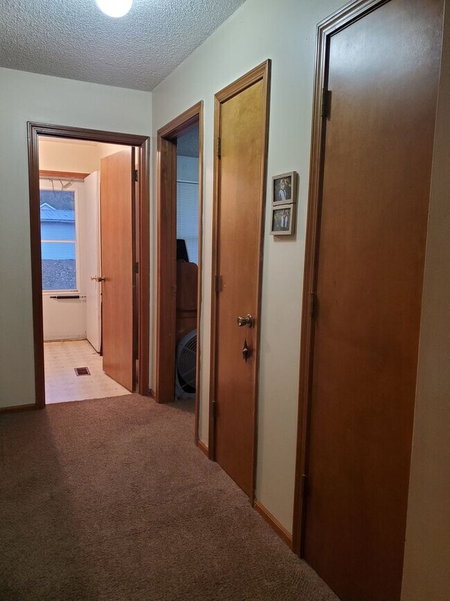 Building Photo - Adrian/Navarre Duplexes