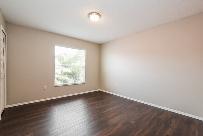 Building Photo - 985 Eagles Forrest Dr