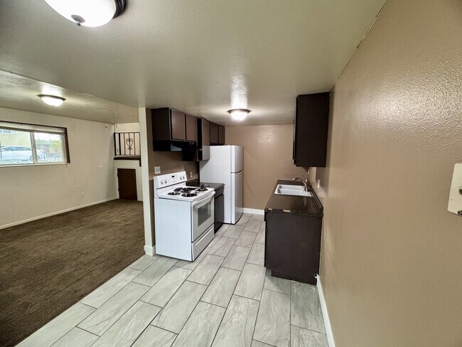 Building Photo - 1083 N 150 W