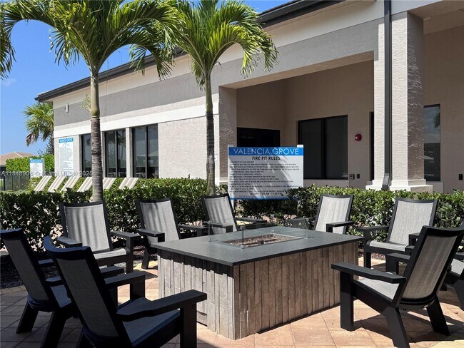 Building Photo - 12780 SW Clear Water Way