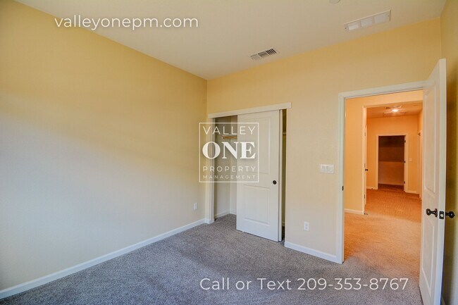 Building Photo - 637 Mansfield Dr