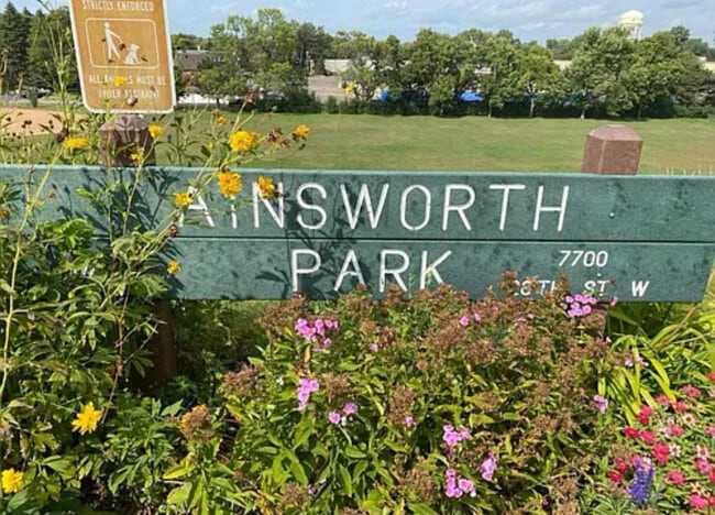 Building Photo - 2813 Pennsylvania Ave S