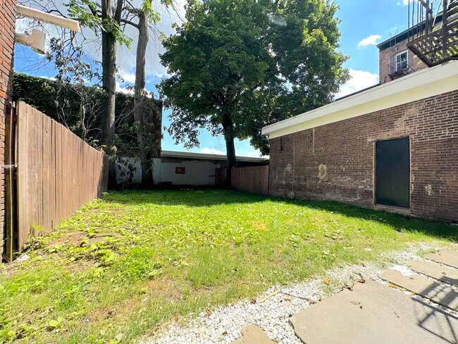 Private Yard - 10 S Miller St