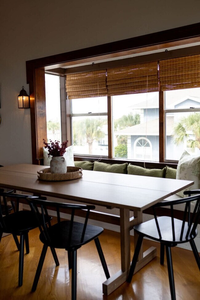 Building Photo - 2900 Ocean Dr S