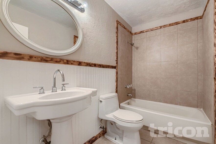 Building Photo - 716 Fair Meadows Dr