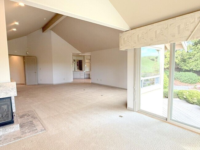 Building Photo - Beautiful custom one story estate located on one of the most desirable streets in Blackhawk Count...