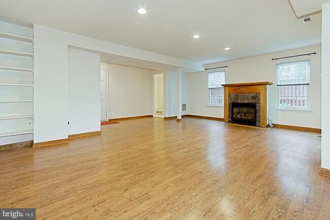 Building Photo - 20748 Hollow Falls Terrace