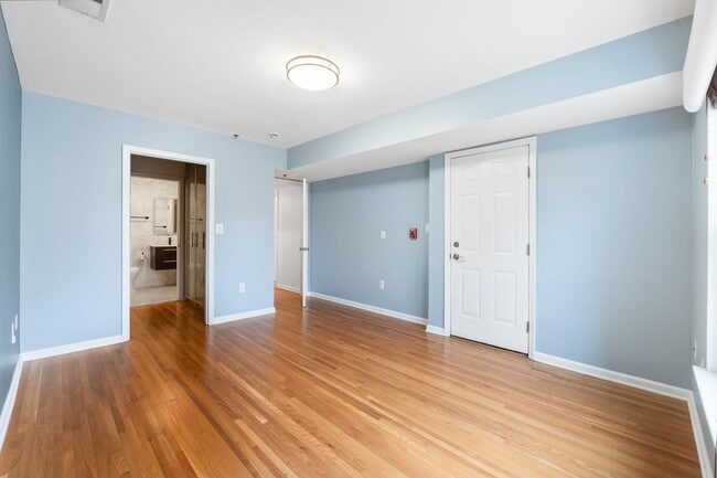 Building Photo - 88 Monroe St