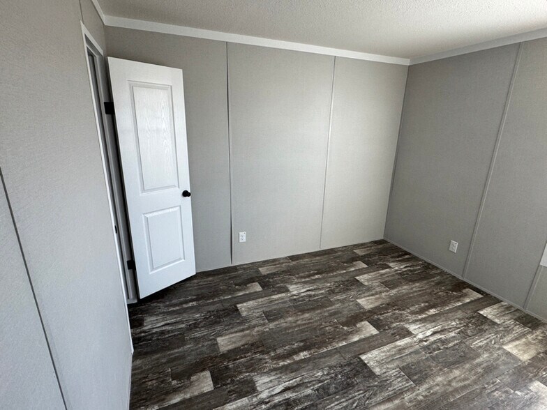 Building Photo - 324 Patriot Ln