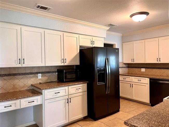 Building Photo - 10608 Spicewood Club Dr