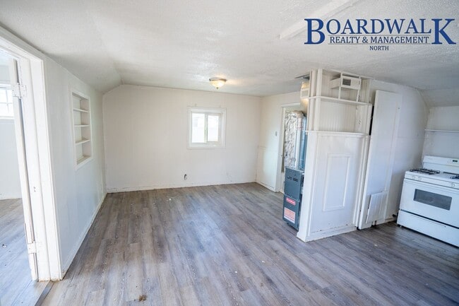 Building Photo - Cute newly updated 1 Bedroom in Ogden
