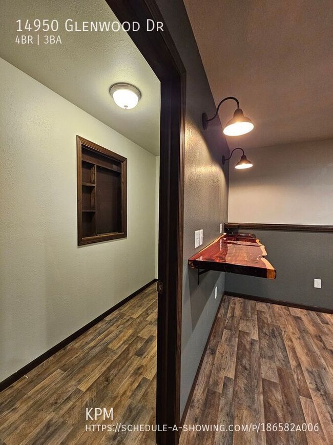 Building Photo - 14950 Glenwood Dr