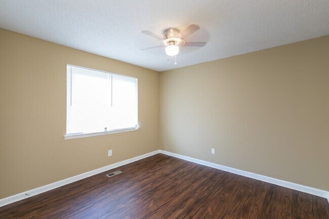 Building Photo - Move-In Ready 4-Bedroom Gem – Comfort & Convenience Combined