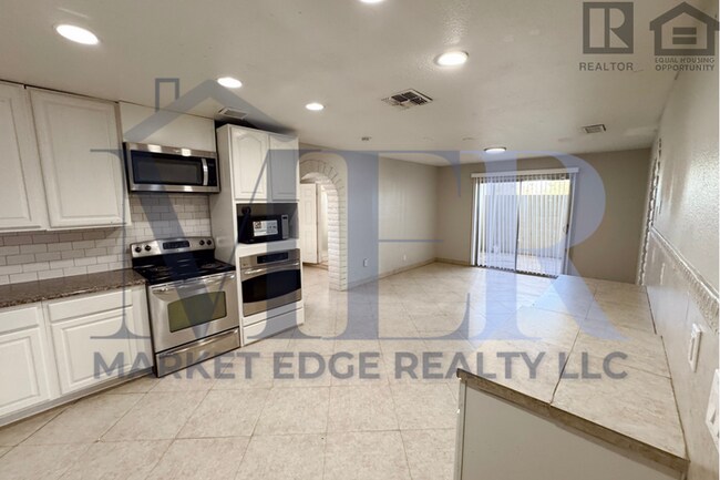 Building Photo - 4Bed/3Bath House at Broadway/Mill Ave! $199 MOVE-IN SPECIAL! Ready for Immediate Move-In! -- RV GATE